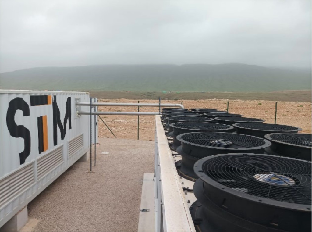 External cooling and container infrastructure supporting the mining operation
